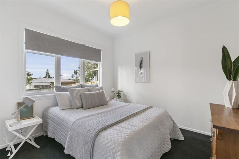 Photo of property in 1/300 Glenfield Road, Glenfield, Auckland, 0629
