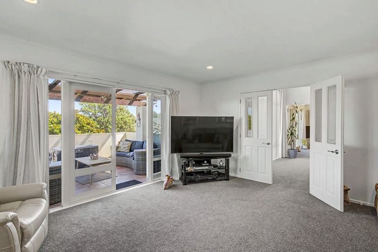 Photo of property in 127 Milne Drive, Paraparaumu, 5032