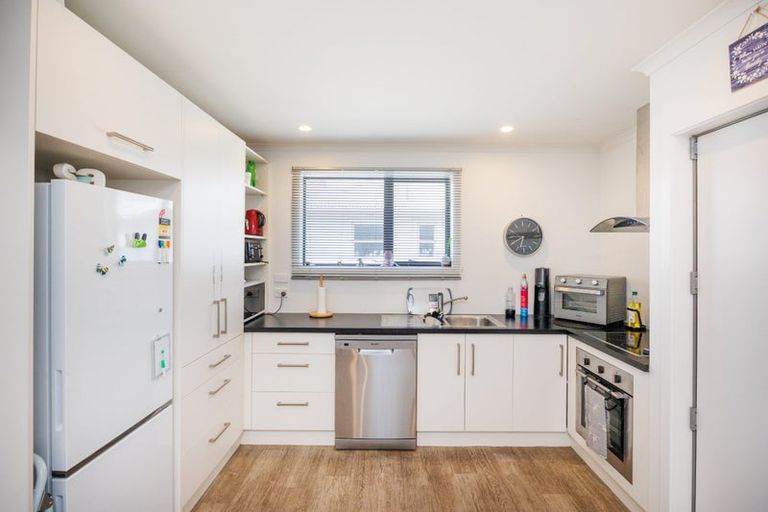 Photo of property in 12 Somerset Crescent, Highbury, Palmerston North, 4412