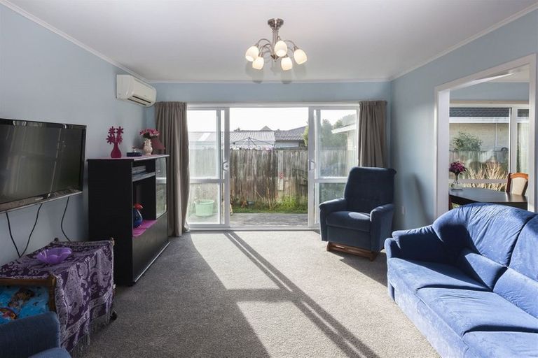 Photo of property in 2/185 Queenspark Drive, Parklands, Christchurch, 8083