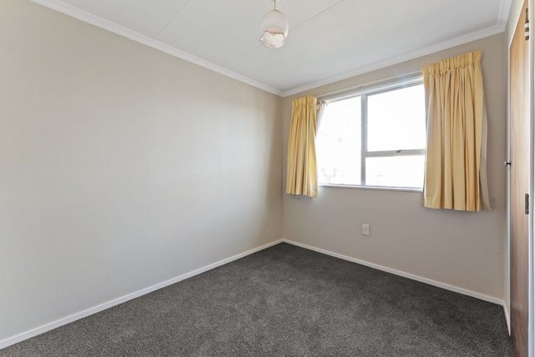 Photo of property in 24 Hillcrest Drive, Kelvin Grove, Palmerston North, 4414
