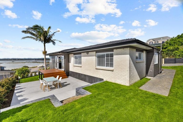 Photo of property in 2/12 Bannings Way, Hobsonville, Auckland, 0618