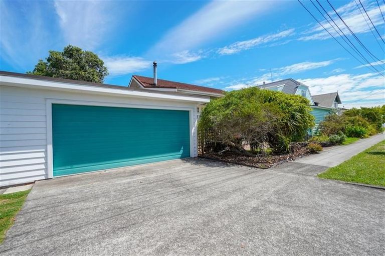 Photo of property in 1/1 Moana Avenue, Bayswater, Auckland, 0622