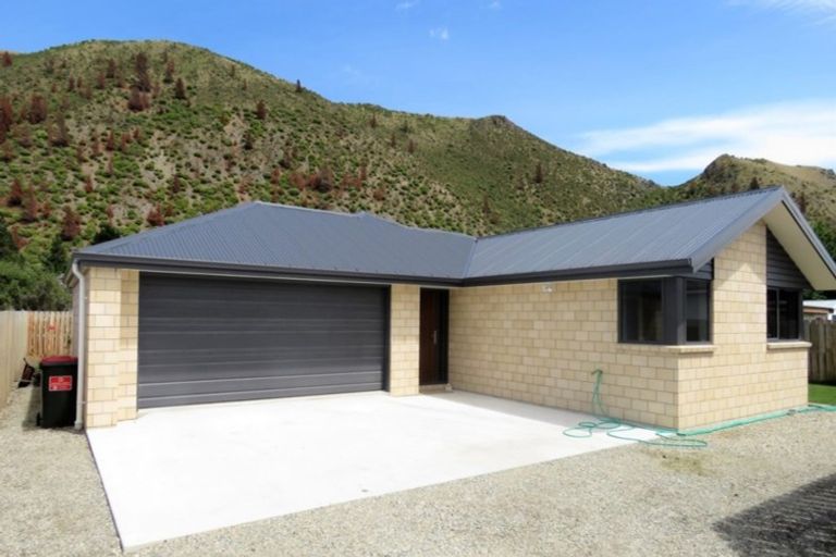 Photo of property in 71a Bledisloe Street, Kurow, 9435