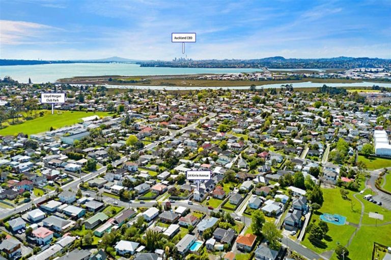 Photo of property in 14b Kirrie Avenue, Te Atatu South, Auckland, 0610