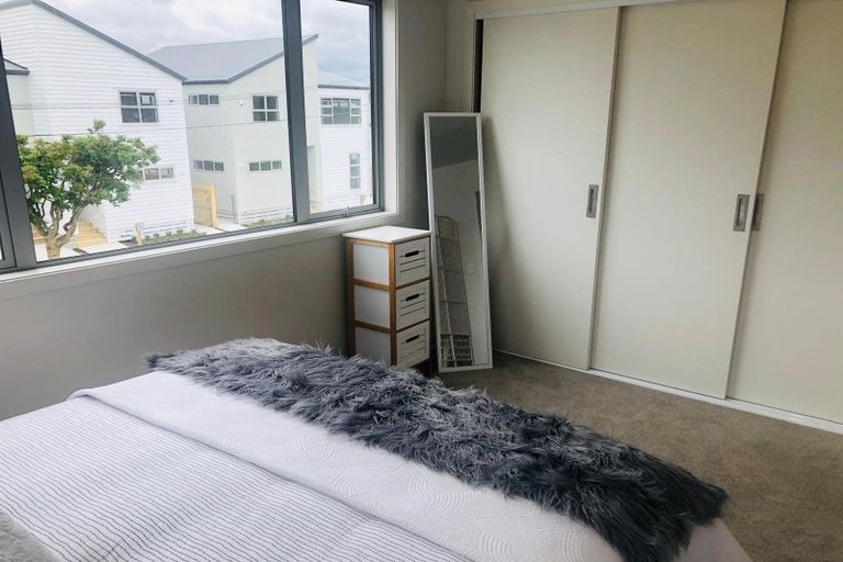 Photo of property in 27 Barber Grove, Moera, Lower Hutt, 5010