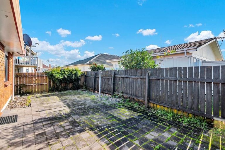 Photo of property in 2/6 Menary Street, Papakura, 2110