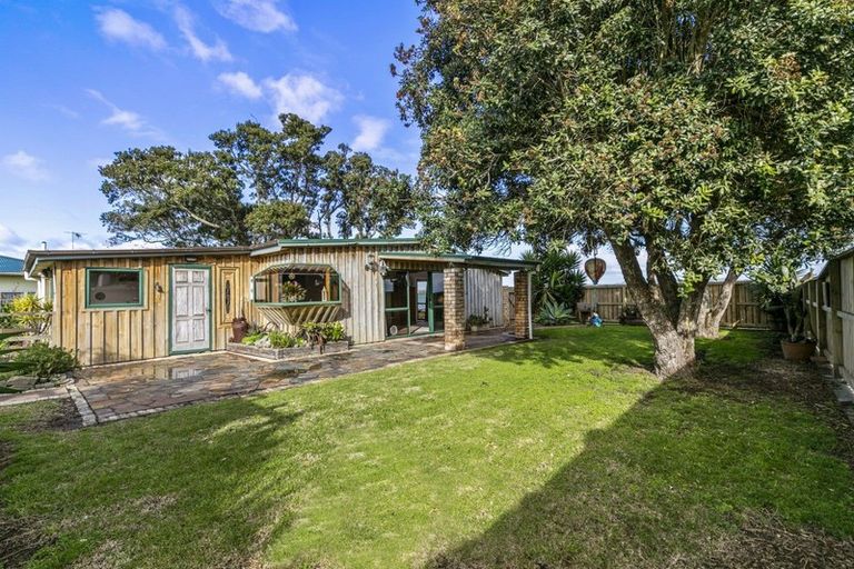 Photo of property in 11 Ronald Avenue, Glenbrook, Waiuku, 2681