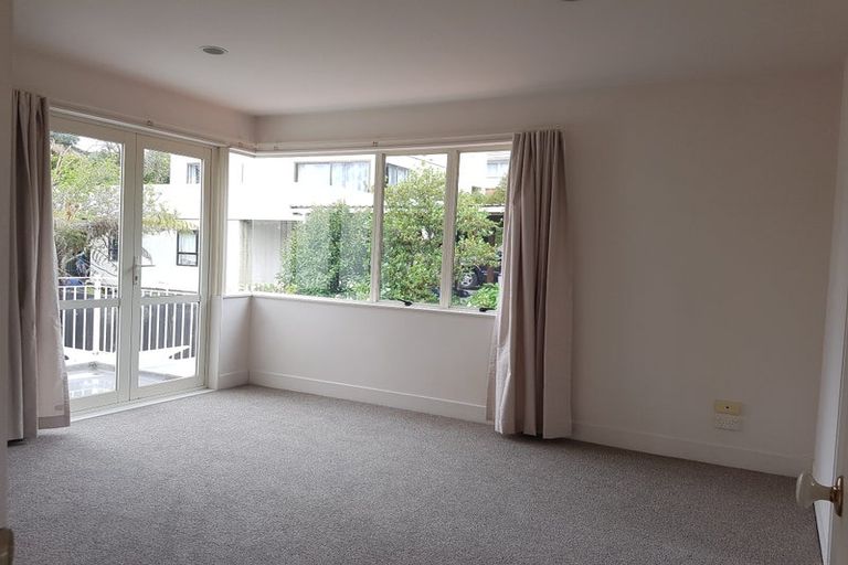 Photo of property in 2/5 Kenmure Avenue, Forrest Hill, Auckland, 0620