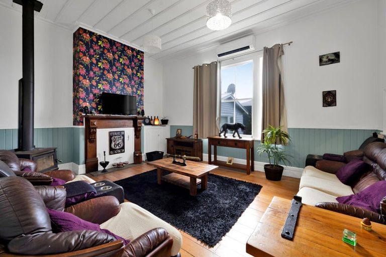 Photo of property in 74 Union Street, Hawera, 4610