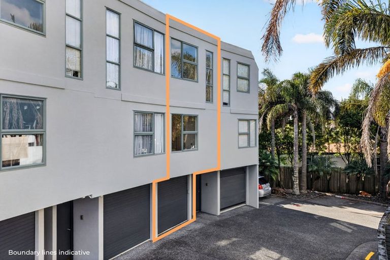 Photo of property in 5/1 Hillcrest Avenue, Hillcrest, Auckland, 0627