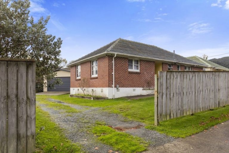 Photo of property in 171 Waddington Drive, Naenae, Lower Hutt, 5011