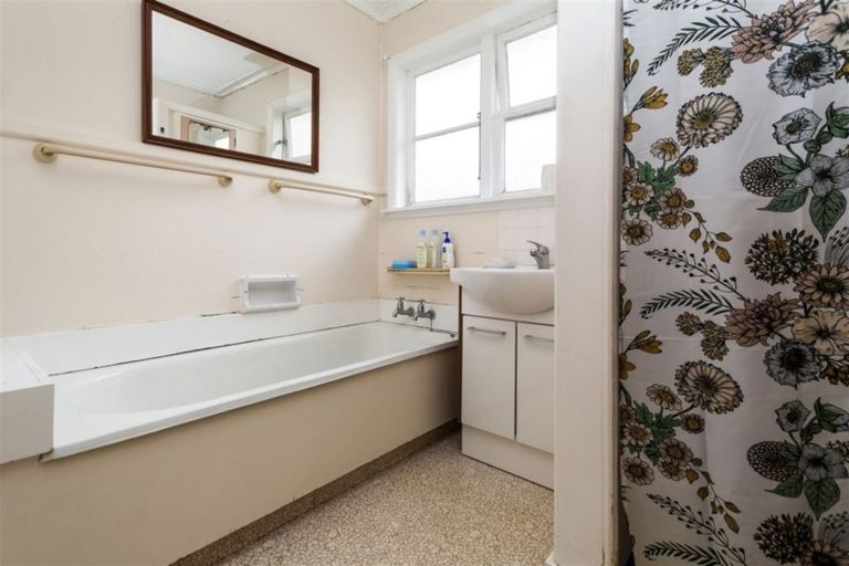 Photo of property in 313 Main Road, Tawa, Wellington, 5028