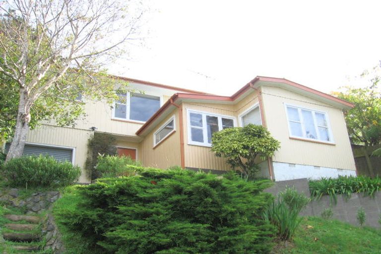 Photo of property in 39 Franklyn Road, Tawa, Wellington, 5028