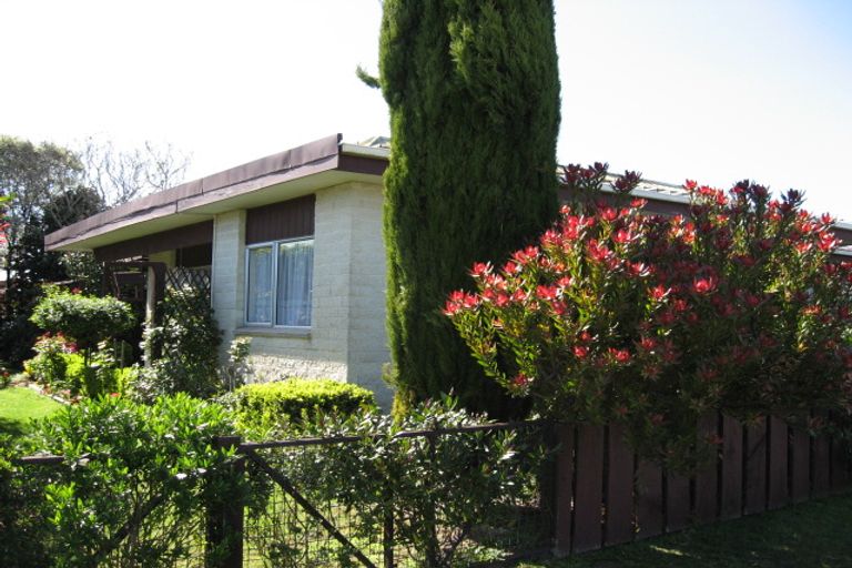 Photo of property in 2a Cypress Grove, Paraparaumu, 5032