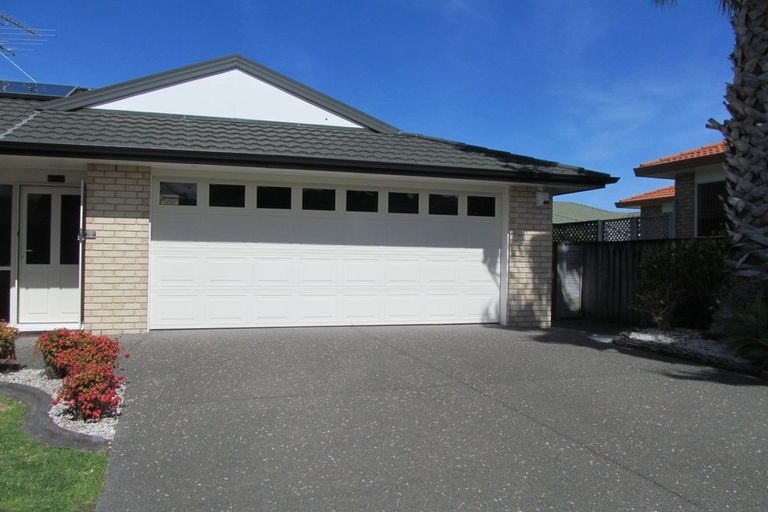 Photo of property in 11 Kath Hopper Drive, Orewa, 0931