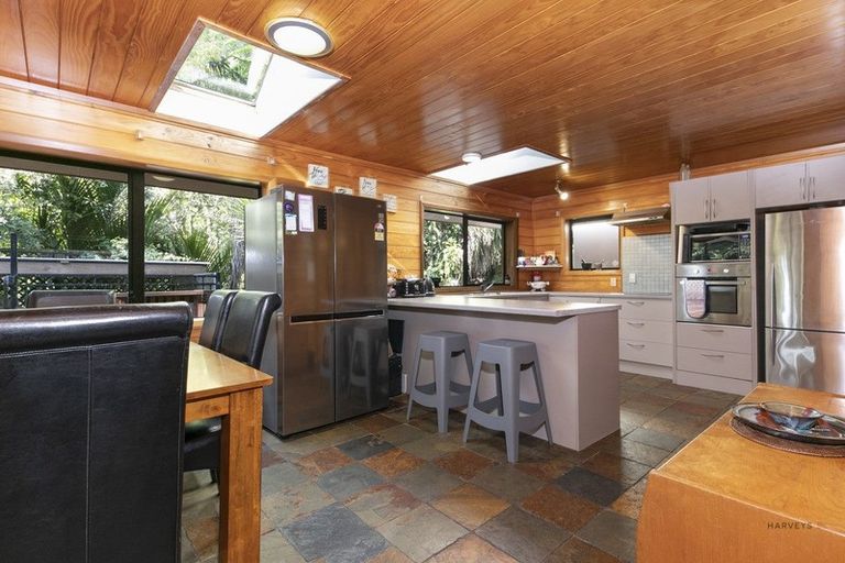 Photo of property in 219 Shaw Road, Titirangi, Auckland, 0604