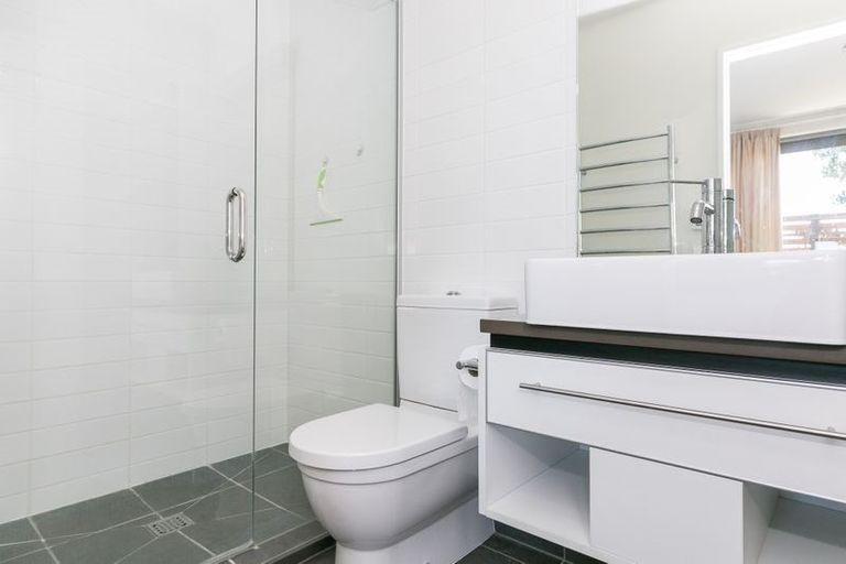 Photo of property in Patent 326 Apartments, 326 Evans Bay Parade, Hataitai, Wellington, 6021