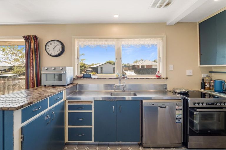 Photo of property in 88 Bickerton Street, Wainoni, Christchurch, 8061