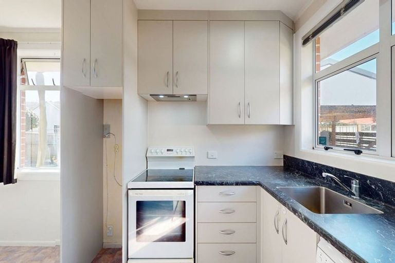 Photo of property in 2/15 Clouston Park Road, Ebdentown, Upper Hutt, 5018