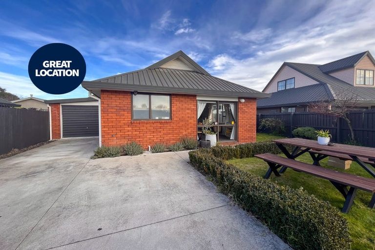 Photo of property in 2/41 Beauford Place, Parklands, Christchurch, 8083
