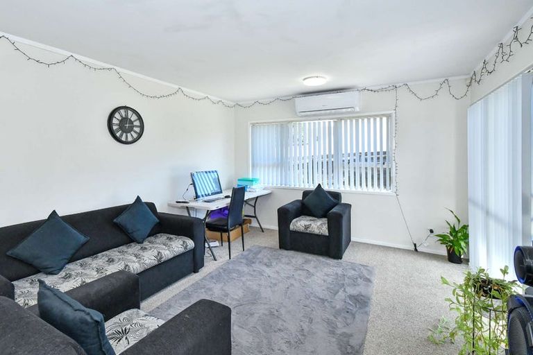 Photo of property in 2 Secretariat Place, Randwick Park, Auckland, 2105