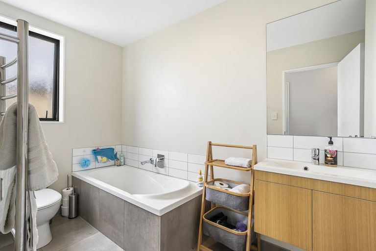 Photo of property in 112 Grand Drive, Orewa, 0931