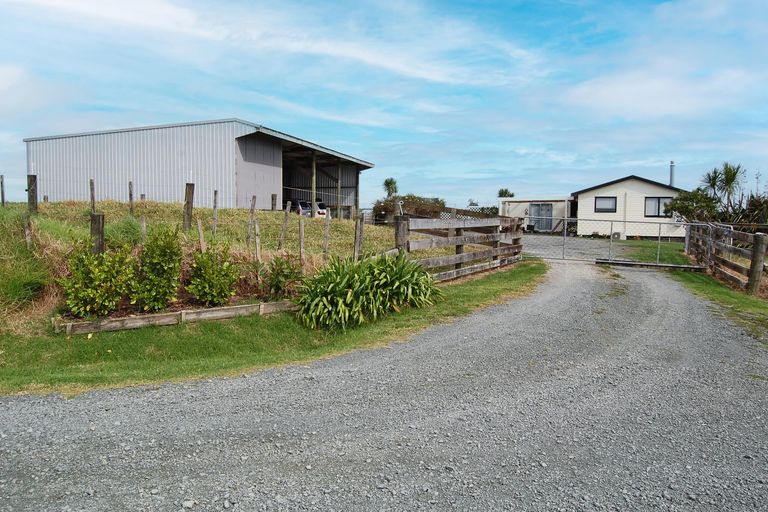 Photo of property in 210g Pukenui Road, Kaiwaka, 0573