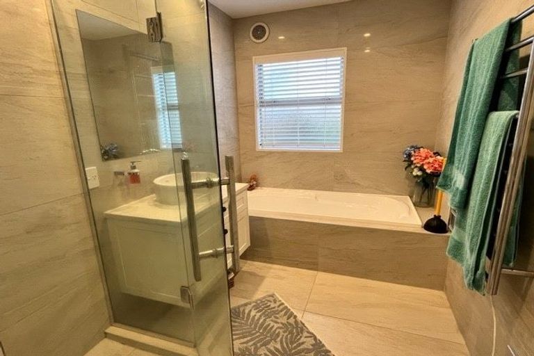 Photo of property in 13 Tranquility Rise, Mellons Bay, Auckland, 2014