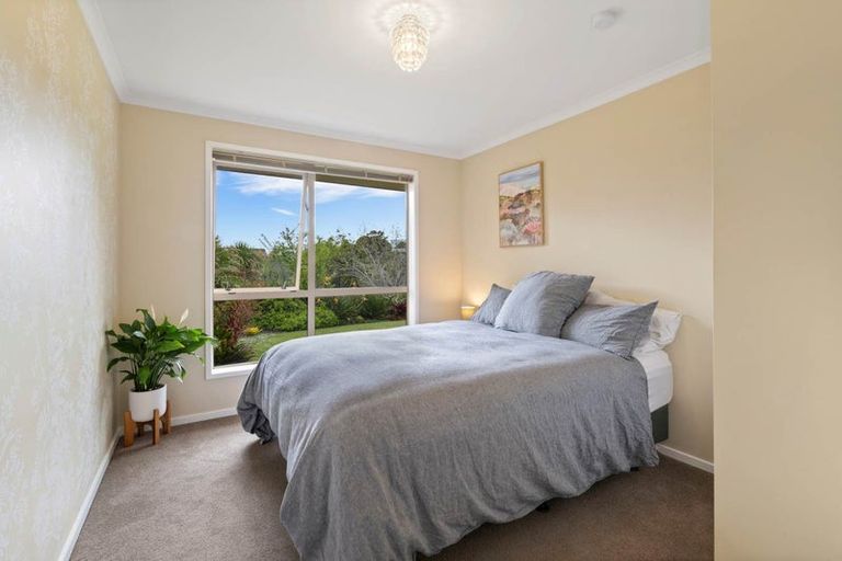Photo of property in 20 Roberta Crescent, Orewa, 0931