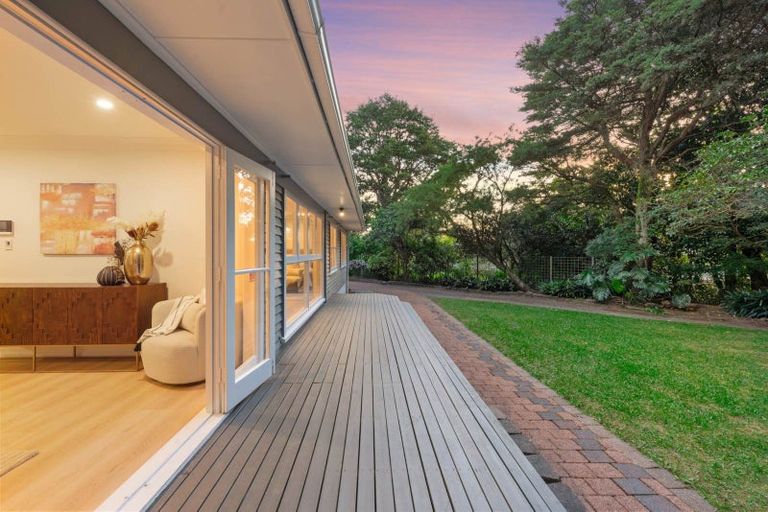 Photo of property in 11 Scenic Drive, Hillpark, Auckland, 2102