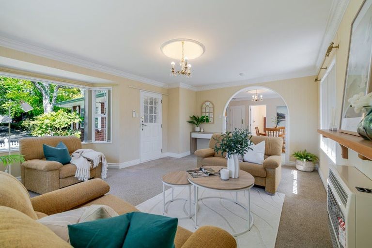 Photo of property in 17 Earl Place, Hokowhitu, Palmerston North, 4410