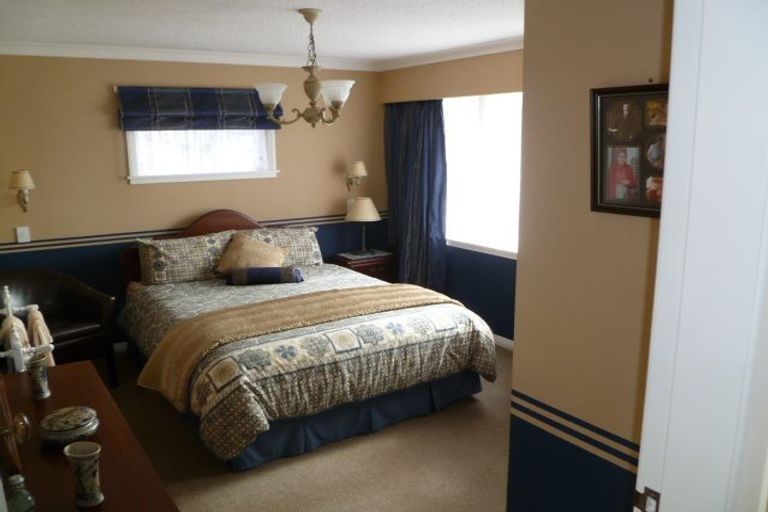 Photo of property in 18 Churchill Avenue, Hokowhitu, Palmerston North, 4410