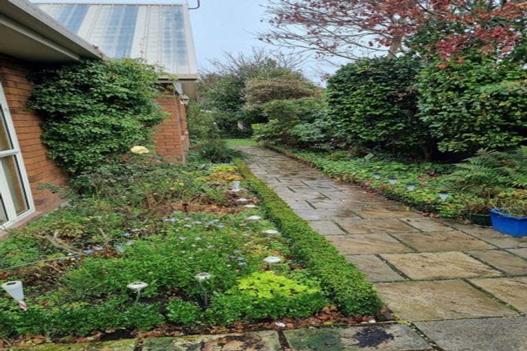 Photo of property in 5a Oakhurst Place, Russley, Christchurch, 8042