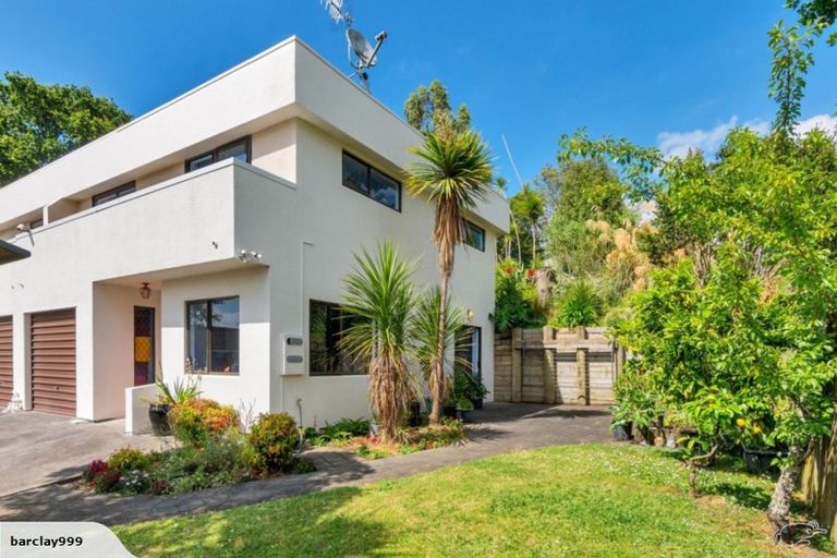Photo of property in 9/24 Eastglen Road, Glen Eden, Auckland, 0602