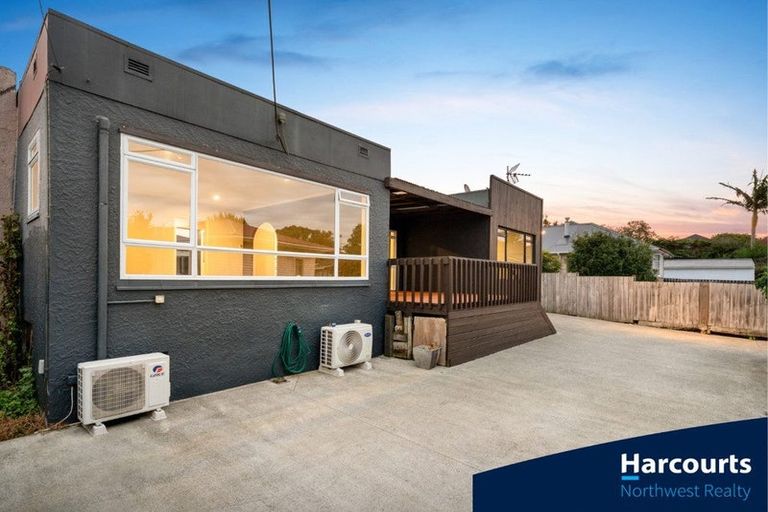 Photo of property in 188 Waimumu Road, Massey, Auckland, 0614