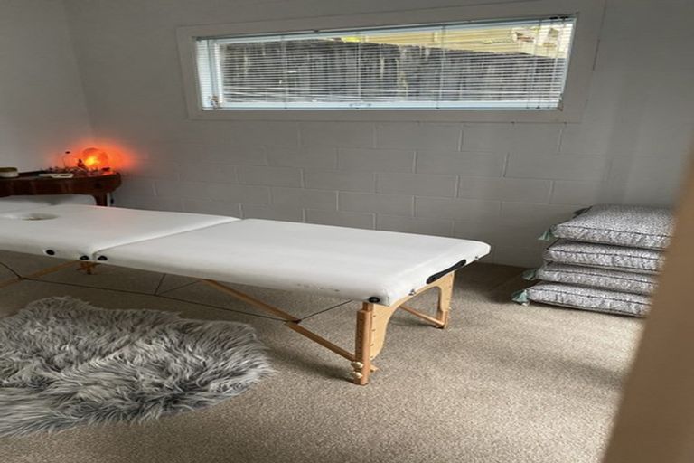 Photo of property in 1/19 Pemberton Avenue, Bayview, Auckland, 0629