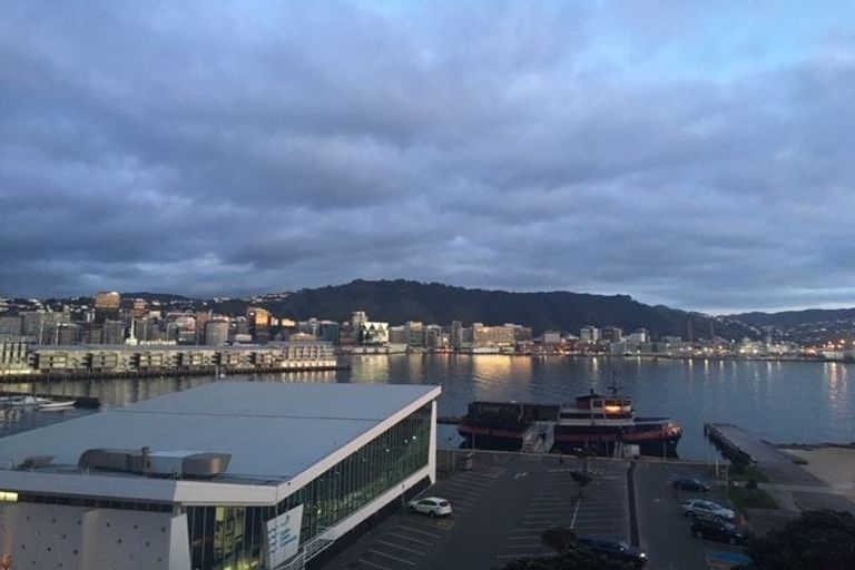 Photo of property in 154 Oriental Parade, Oriental Bay, Wellington, 6011