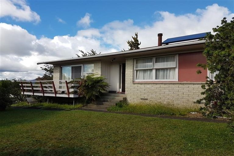 Photo of property in 2 Tudor Place, Koutu, Rotorua, 3010