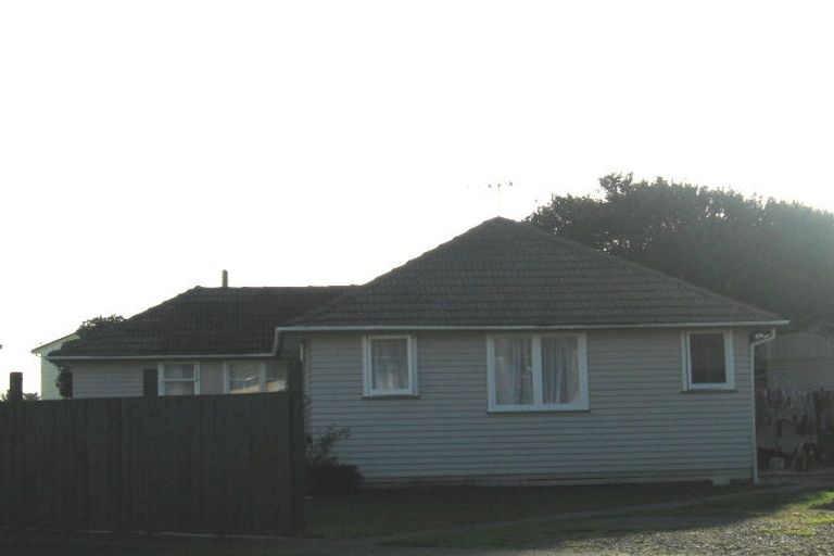Photo of property in 7 Matahourua Crescent, Cannons Creek, Porirua, 5024