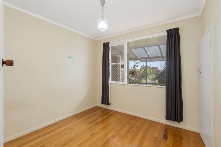 Photo of property in 12 Limmer Place, Browns Bay, Auckland, 0632