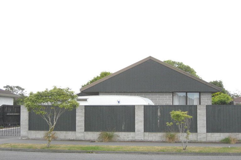 Photo of property in 94 Queenspark Drive, Parklands, Christchurch, 8083