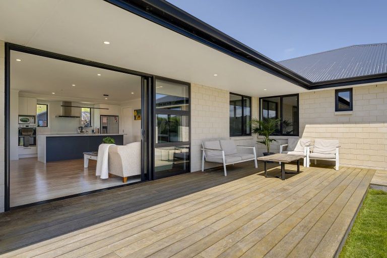 Photo of property in 2 Huntaway Close, Stoke, Nelson, 7011