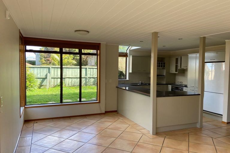Photo of property in 20a Otakau Road, Milford, Auckland, 0620