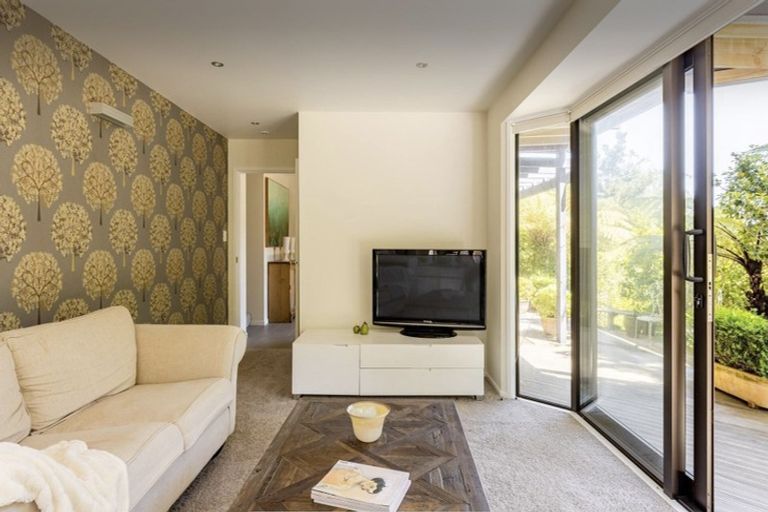 Photo of property in 136 Cheviot Road, Lowry Bay, Lower Hutt, 5013