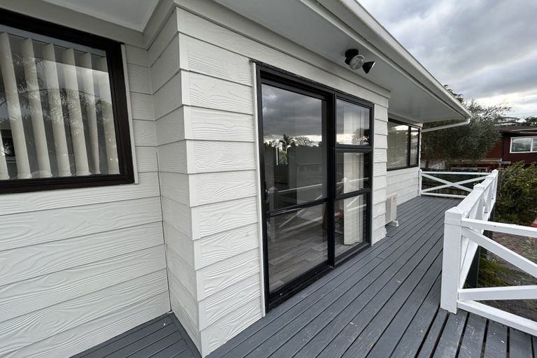 Photo of property in 14 Chablis Place, Henderson, Auckland, 0612