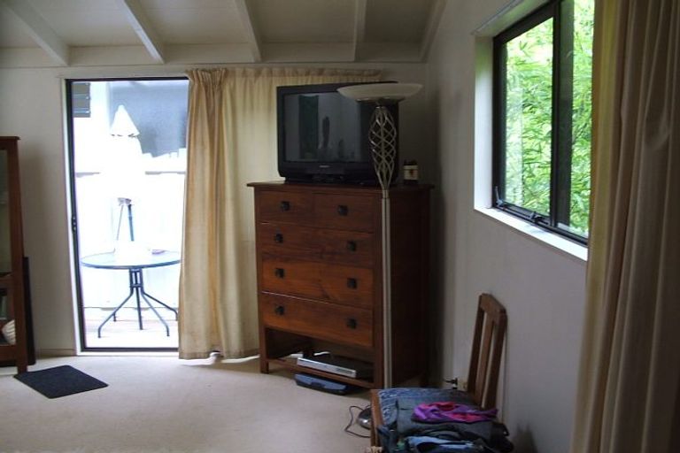 Photo of property in 2/17a Hillcrest Avenue, Hillcrest, Auckland, 0627