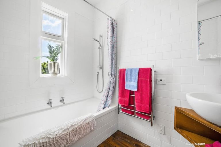 Photo of property in 12 Veronica Street, Brooklyn, Wellington, 6021