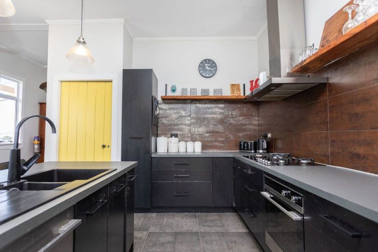 Photo of property in 133 Adelaide Road, Dannevirke, 4930