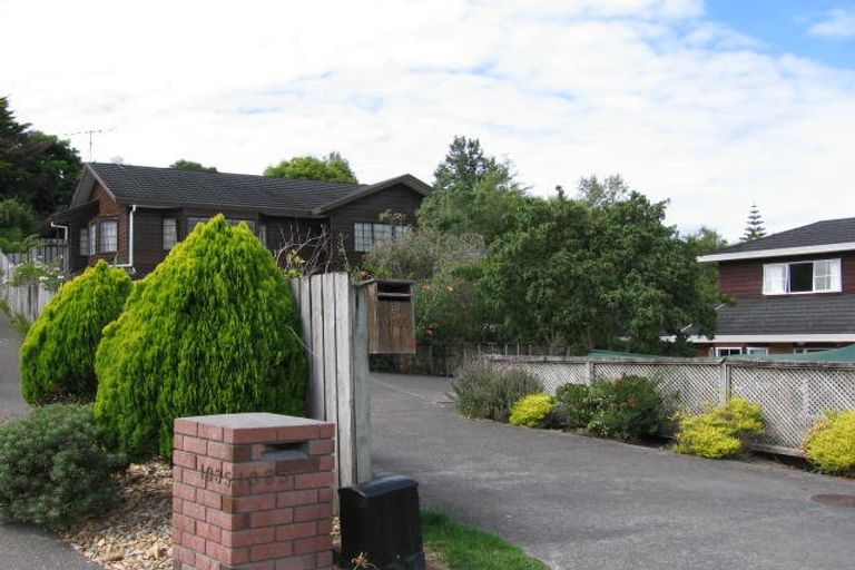 Photo of property in 1033b Beach Road, Torbay, Auckland, 0630